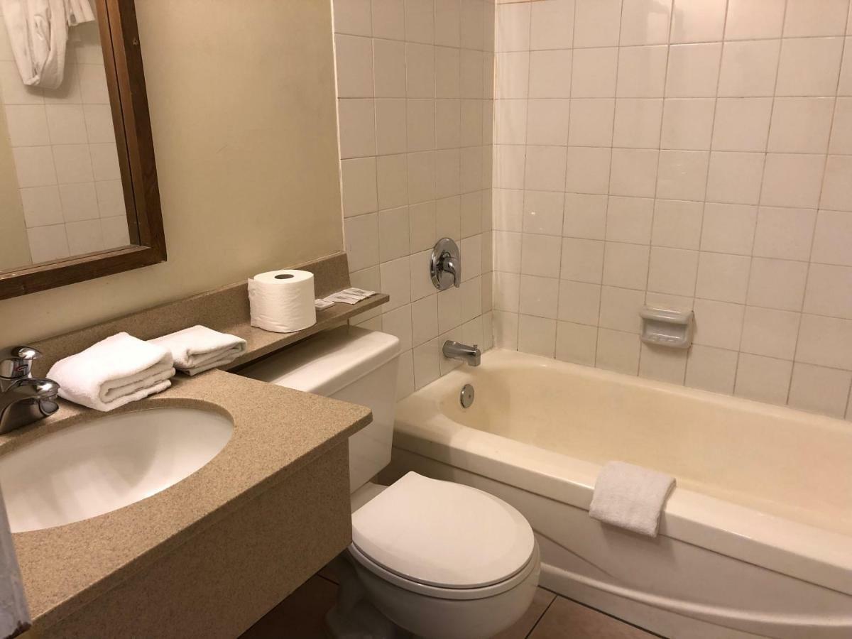 Travellers Inn YYC Dış mekan fotoğraf